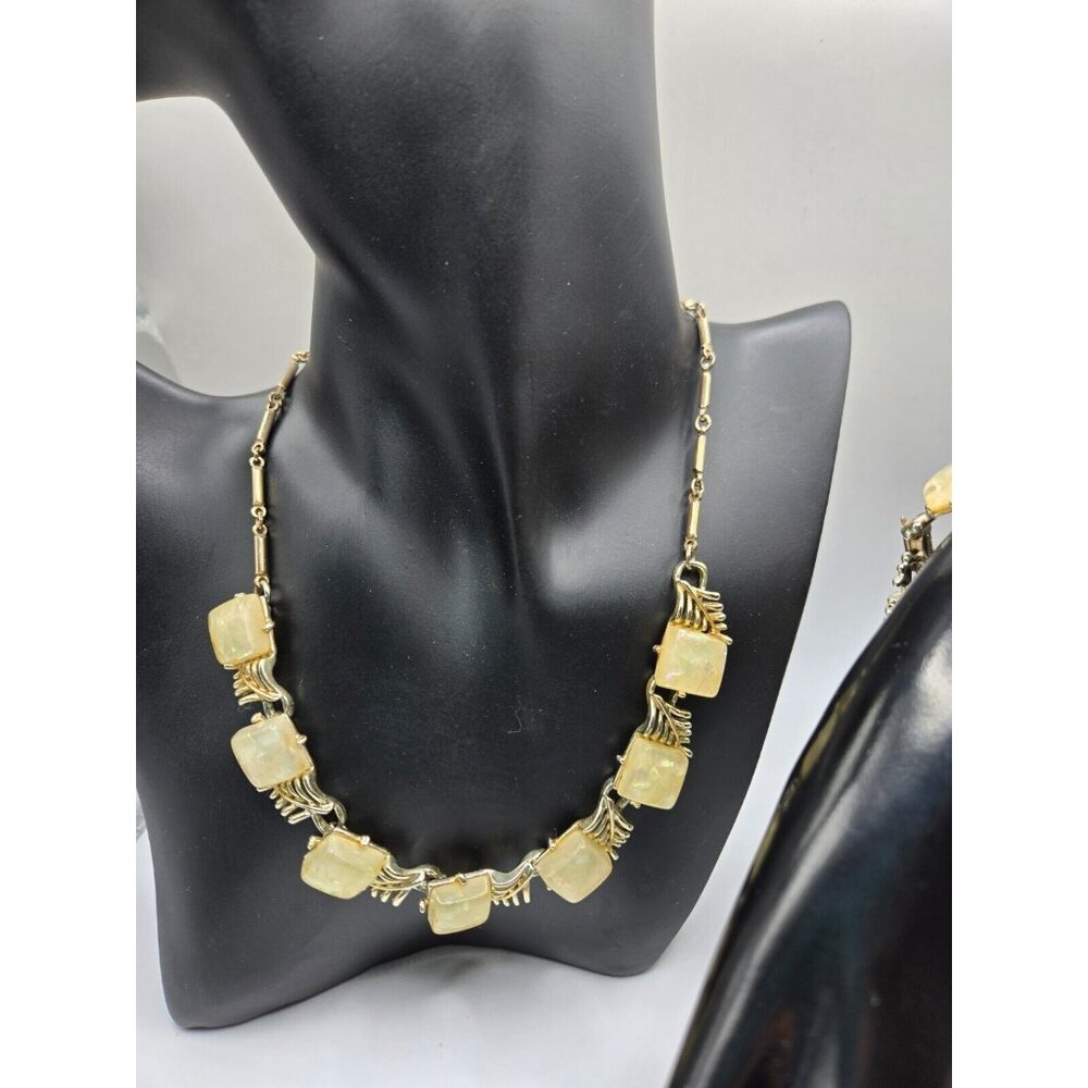 Vintage CORO Demi Parure Pale gold Confetti Thermoset Necklace Bracelet Earring - Picture 11 of 14